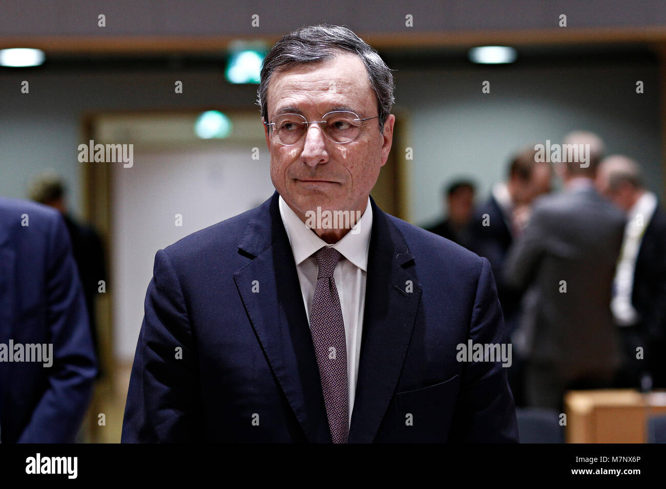Brüssel, Belgien. 12. März, 2018. Präsident der Europäischen Zentralbank, Mario Draghi bei einem Treffen der Eurogruppe auf EU-Gebäude des Rates in Brüssel, Belgien, am 12. März 2018. Alexandros Michailidis/Alamy leben Nachrichten Stockfoto
