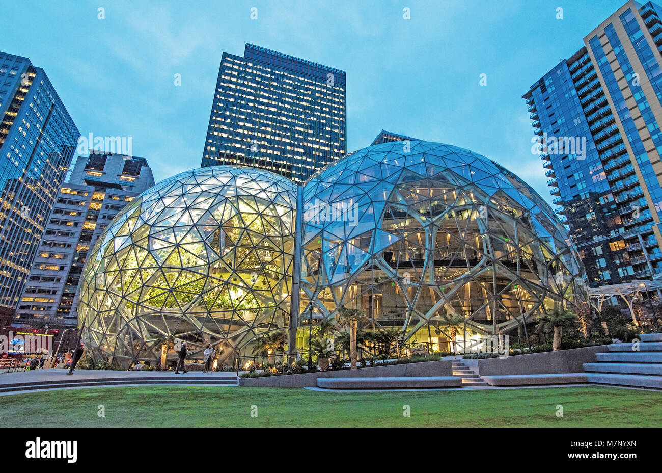 Seattle, Washington, USA - 21. Februar 2018 Die neu abgeschlossenen Amazon Sphären sind offen für innovative Arbeit Räume. Stockfoto