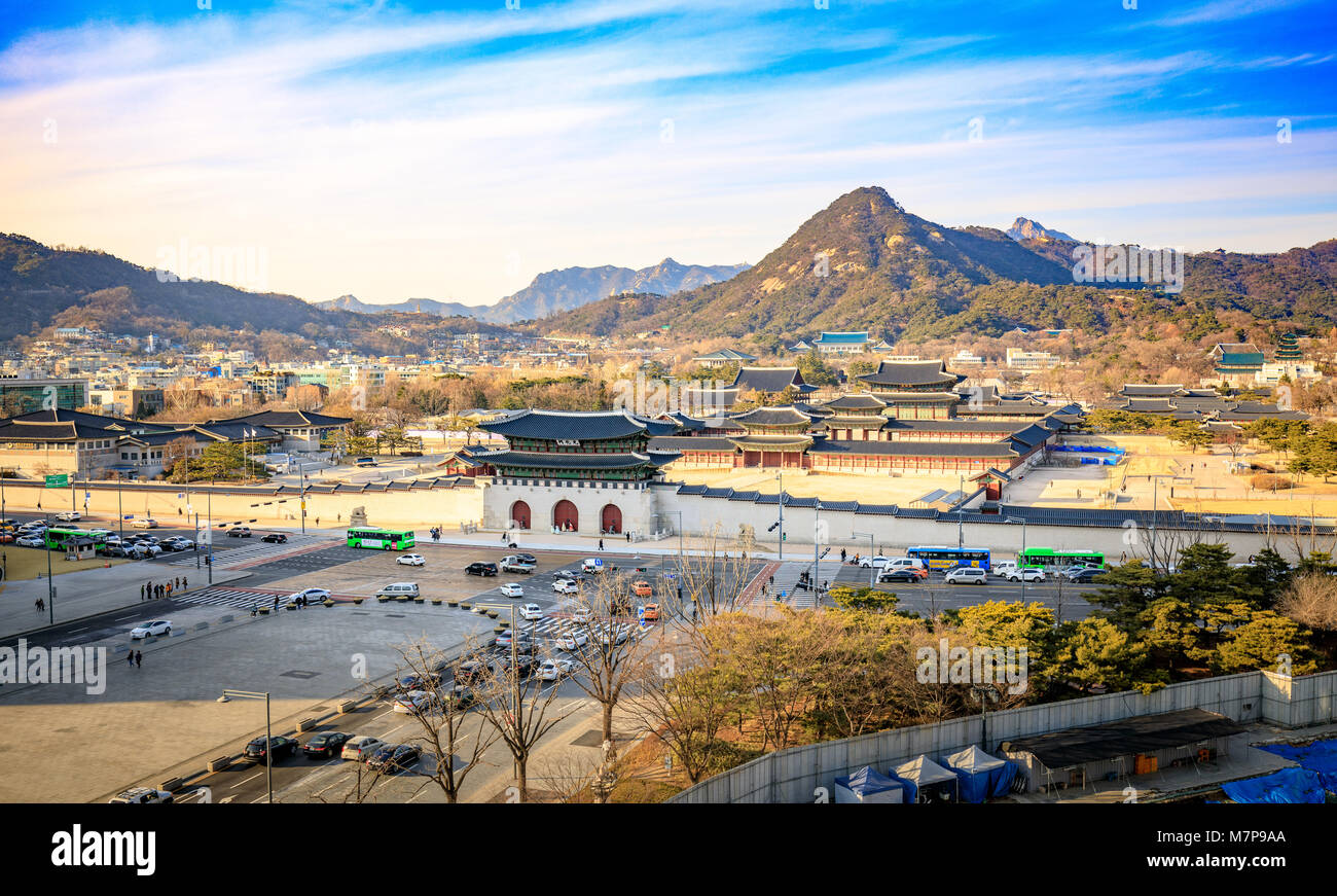 Luftbild des Gyeongbok Palast und das Blaue Haus in Seoul, Südkorea