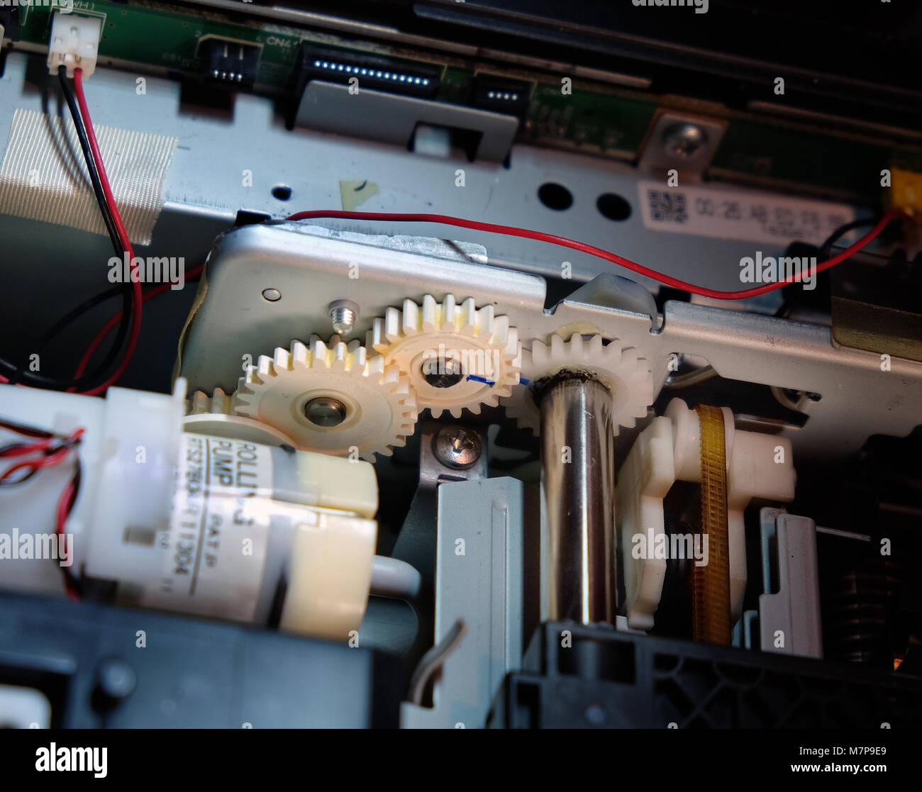 In der Nähe Bild von Getriebe und Zahnräder in einem Computer Drucker für extreme Genauigkeit der Bewegung. Stockfoto