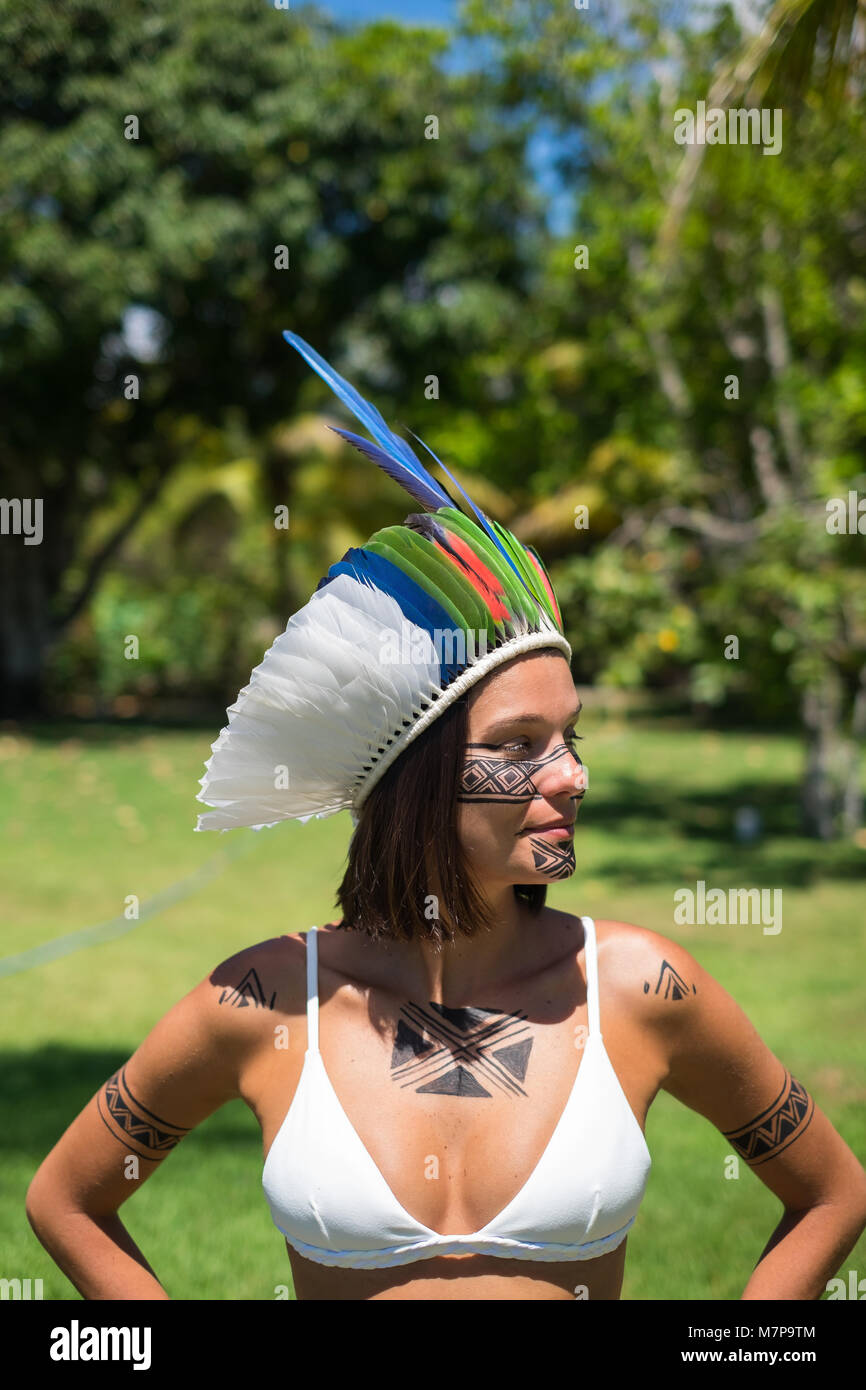 Schöne junge einheimische Pataxo Frau in Bahia, Brasilien Stockfoto