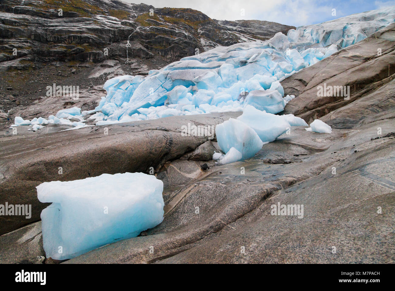 Eis vor dem Nigardsbreen Gletscher Jostedalsbreen Nationalpark, Norwegen. Stockfoto