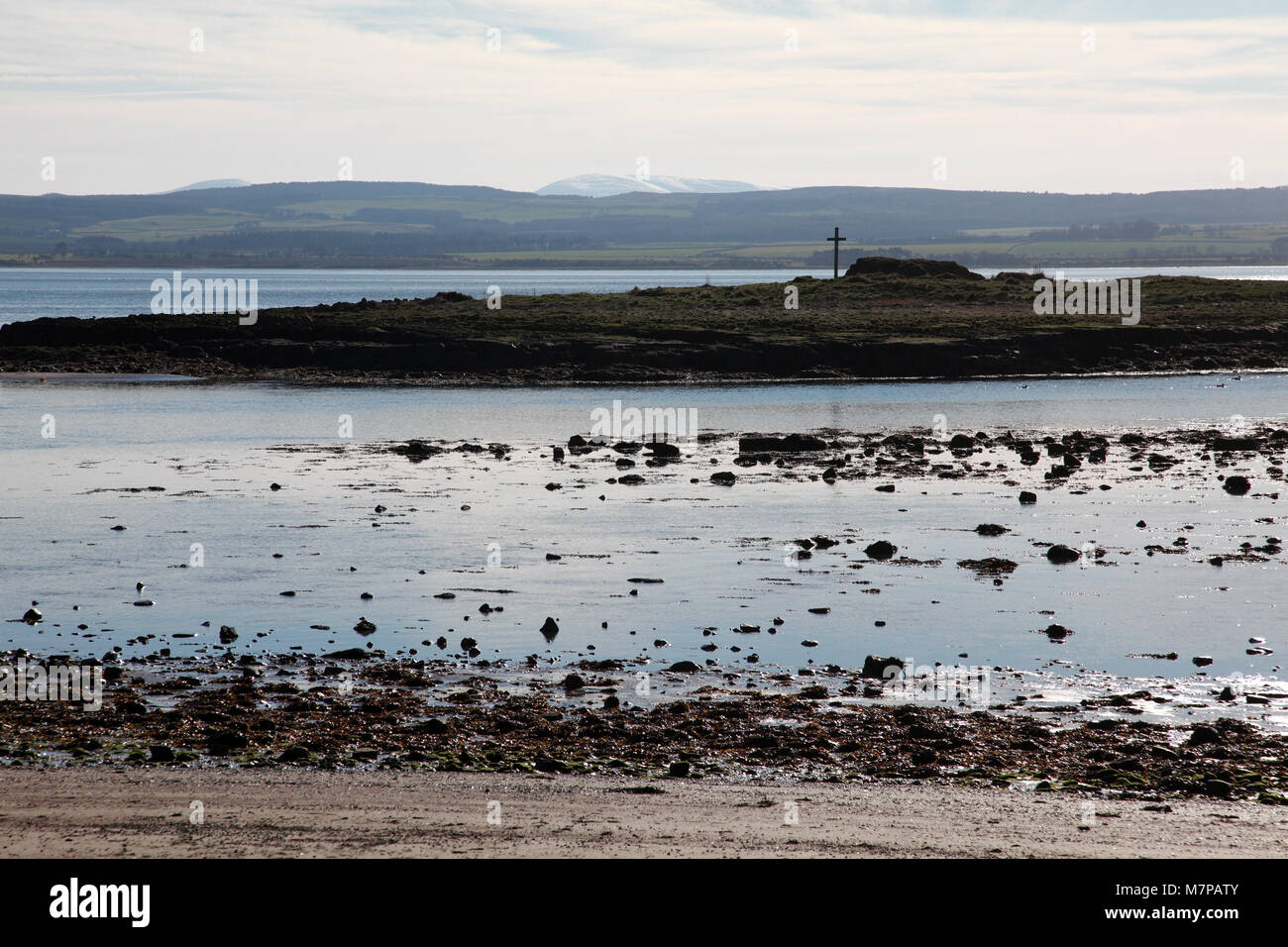 Das Kreuz auf der Insel St. Cuthbert, Lindisfarne, heilige Insel. Stockfoto