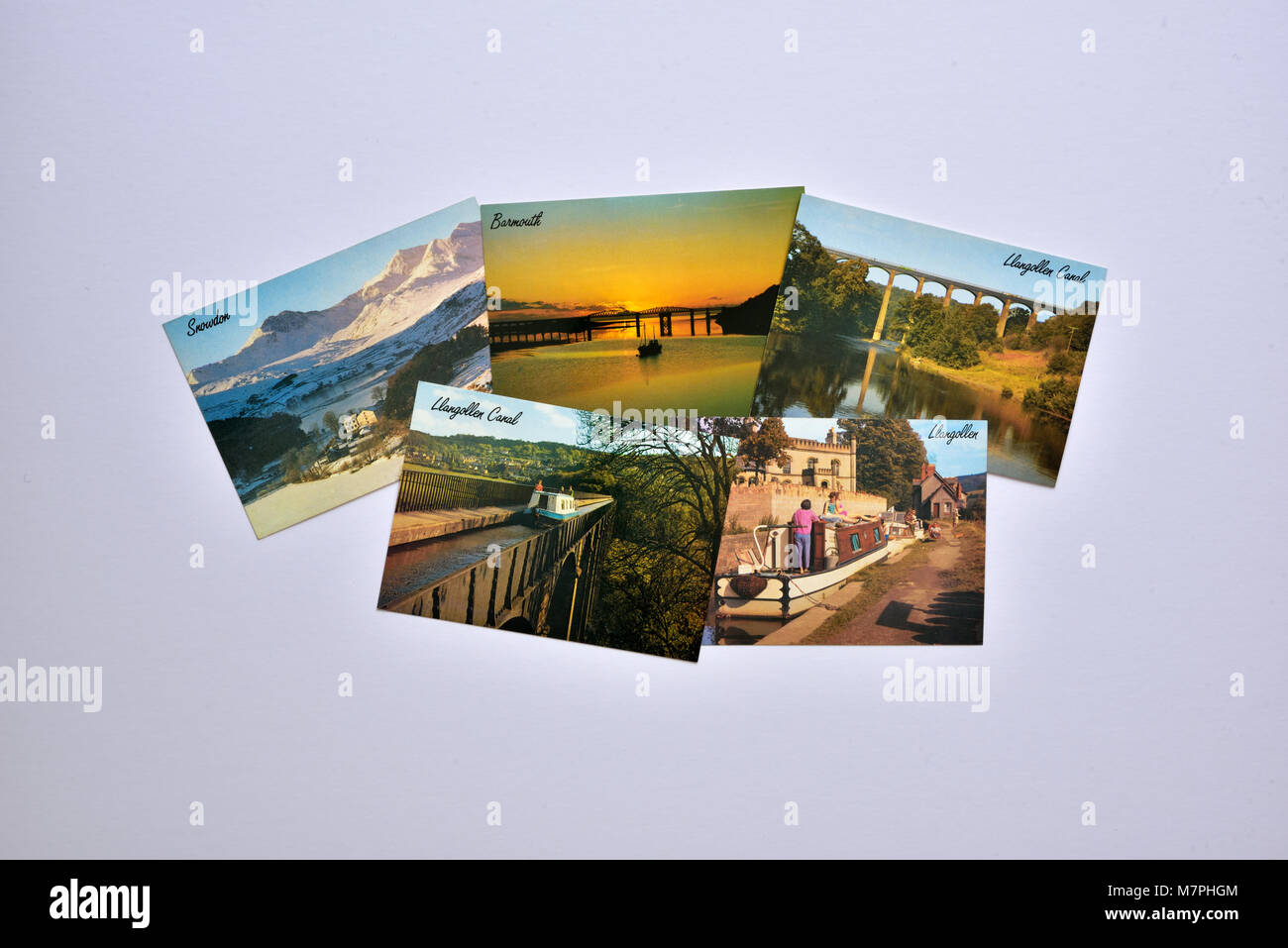 Fünf J Salmon Ltd Postkarten, die Waliser Ansichten, auf einem weißen Hintergrund angezeigt. Stockfoto
