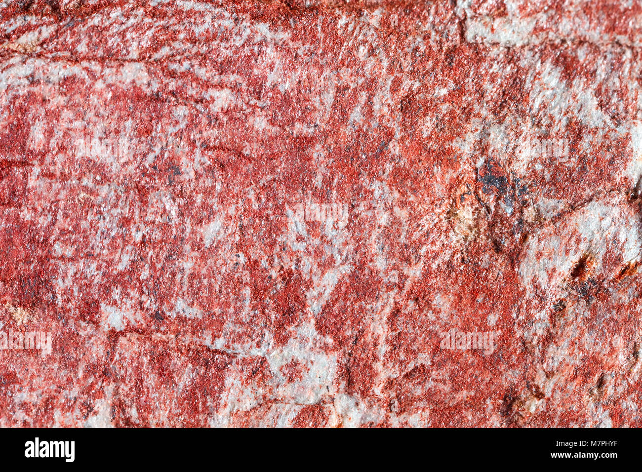 Makroaufnahmen von natürlichen Edelstein. Das rohe mineral Magnetit, Brasilien. Isoliertes Objekt auf einem weißen Hintergrund. Stockfoto
