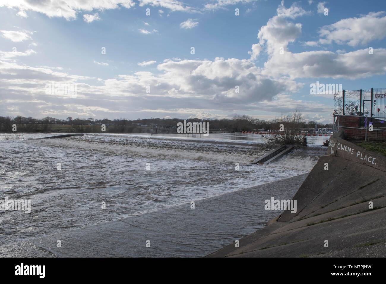 Beeston Wehr, Trent Stockfoto