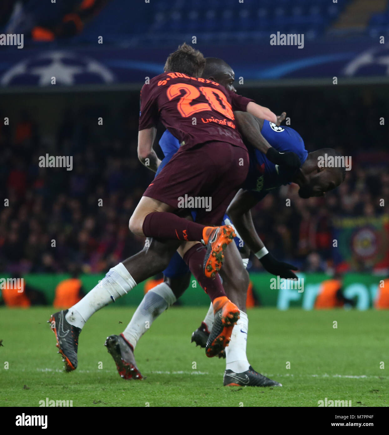 LONDON, ENGLAND - 20. Februar: Antonio Rudiger von Chelsea fouls Sergi Roberto von Barcelona in der Champions League Achtelfinale Hinspiel Match zwischen dem FC Chelsea und dem FC Barcelona an der Stamford Bridge am 20. Februar 2018 in London, Vereinigtes Königreich. (Foto von Mitchell Gunn/europäischen Sport Foto Agentur) *** Local Caption *** Antonio Rudiger; Sergi Roberto Stockfoto