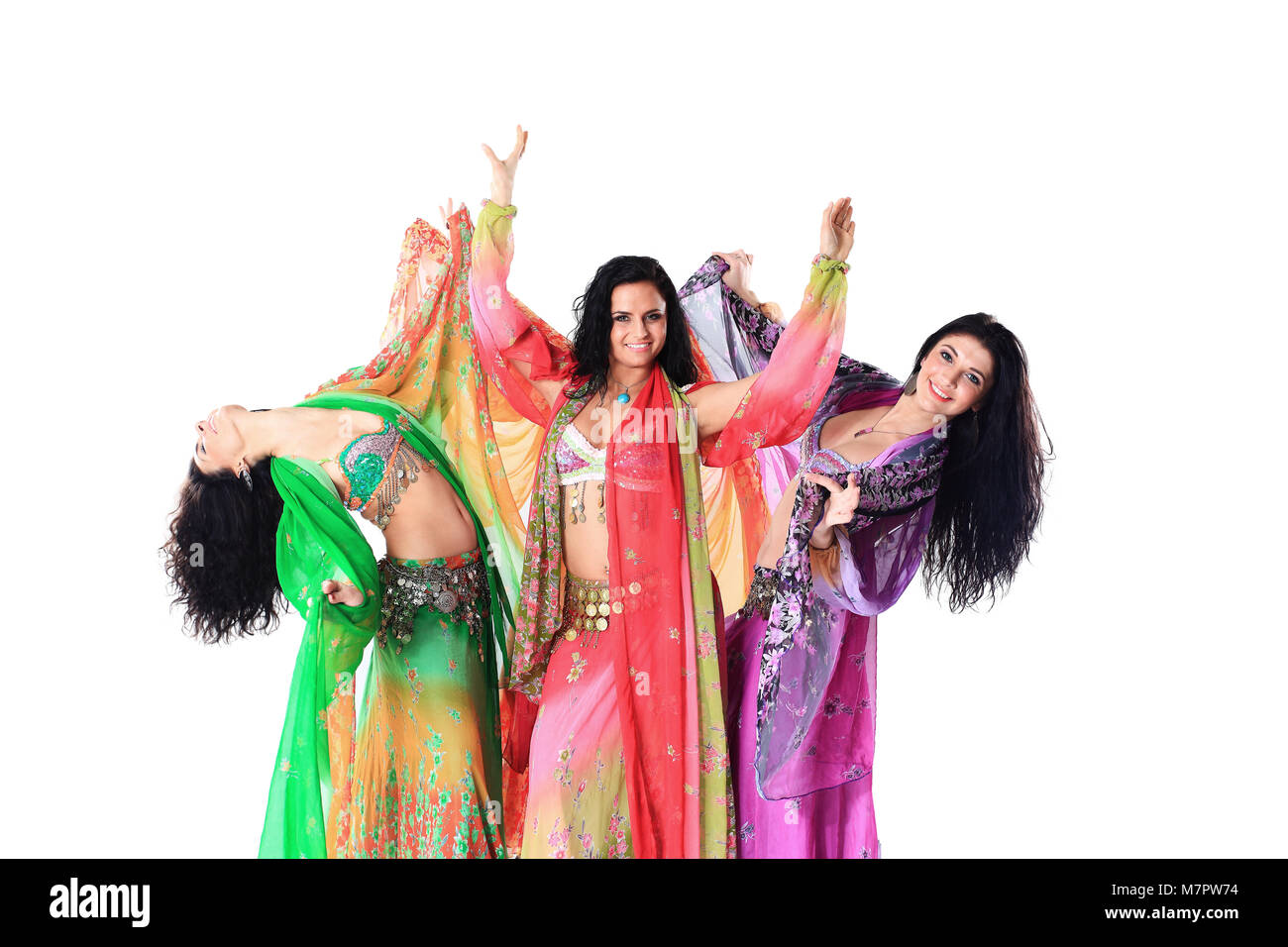 Professionelle Tanzgruppe der Zigeuner, die in traditioneller Kleidung führt Volkstanz Stockfoto