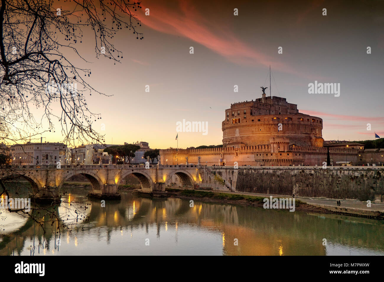 Sonnenuntergang am Saint Angelo Schloss in Rom, Italien Stockfoto