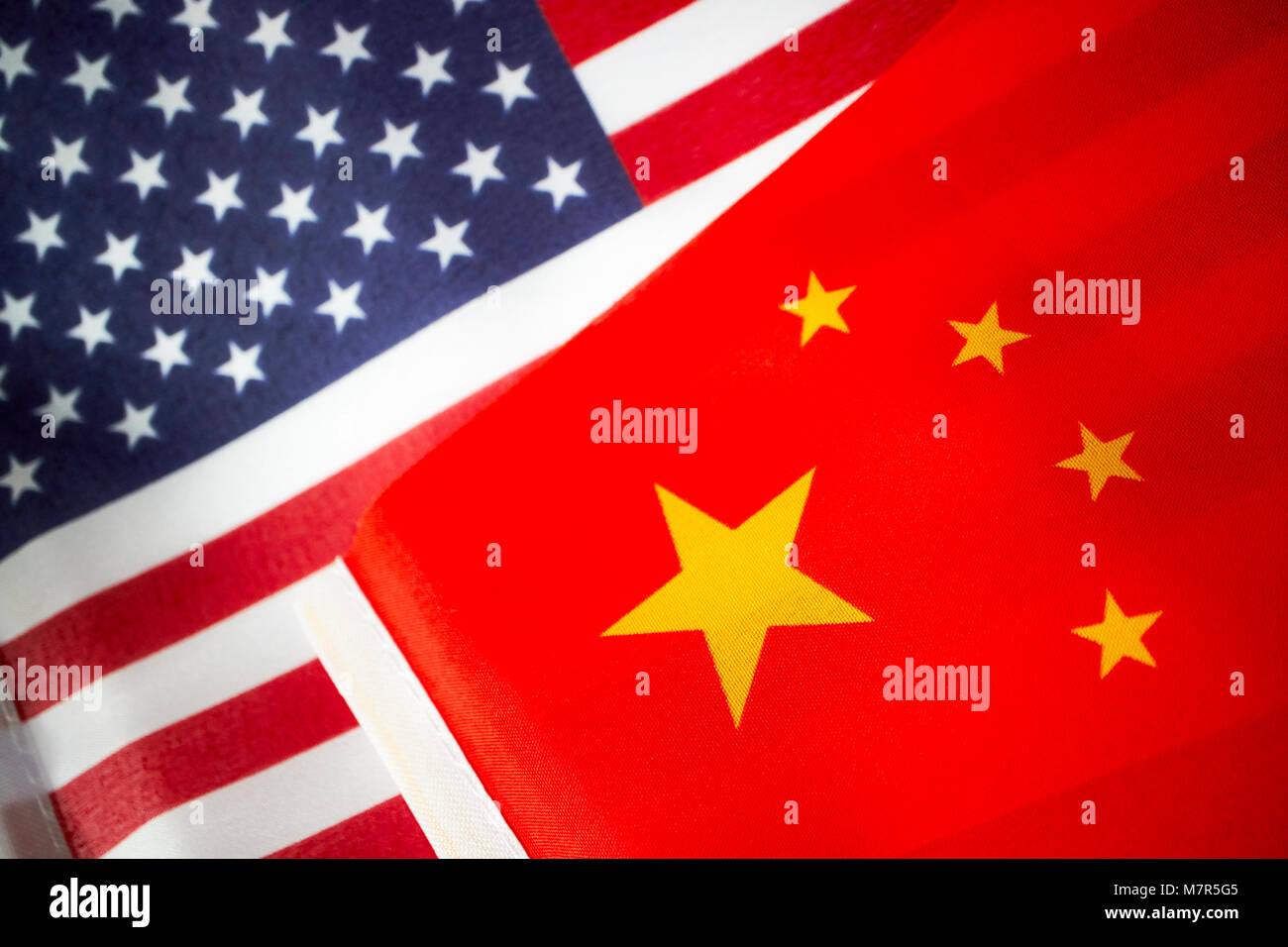 Us Stars und Stripes Fahne mit der Chinesischen Flagge Flaggen Stockfoto