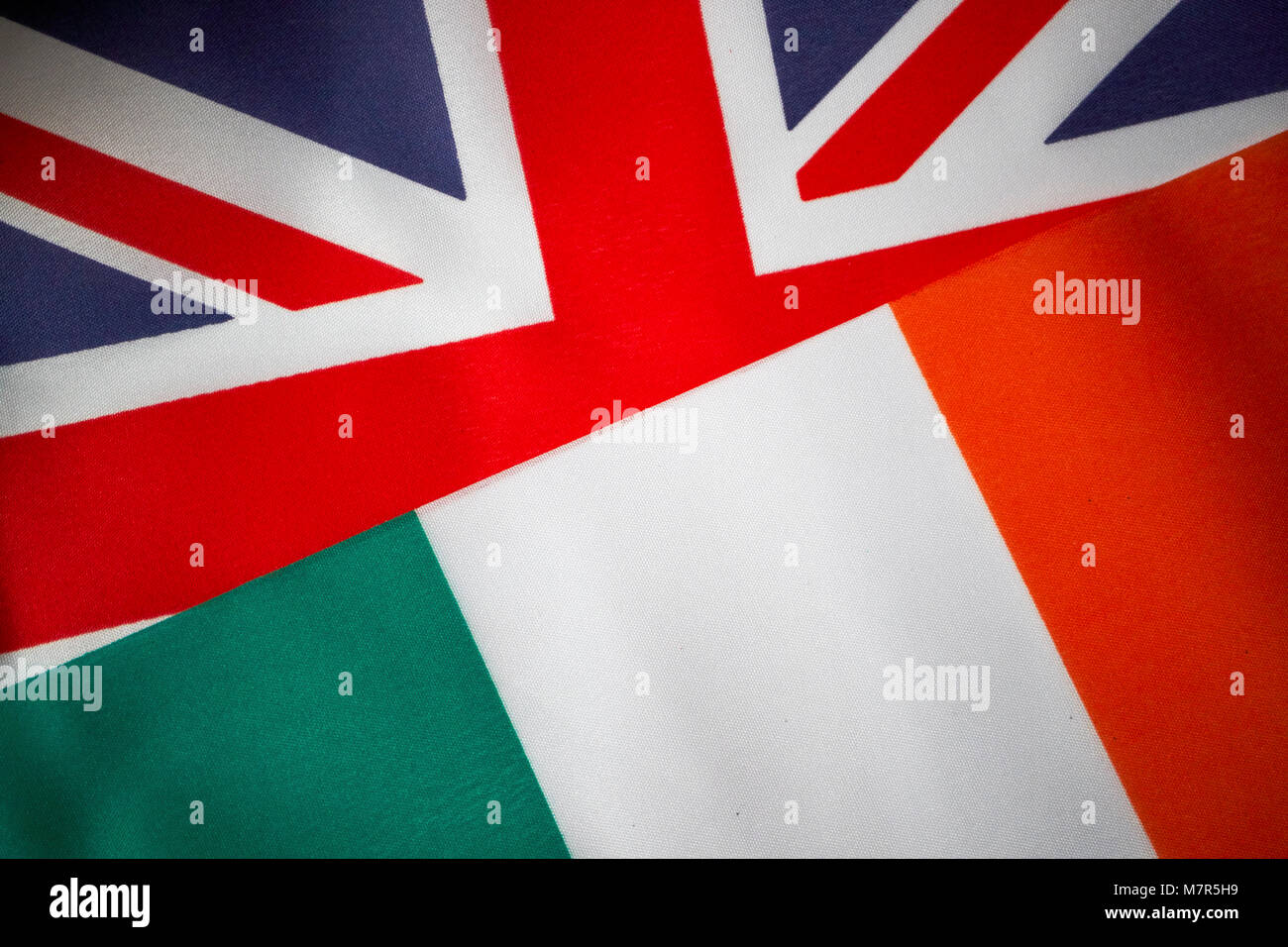 Der britische Union Jack und die irische Trikolore brexit Flags Stockfoto