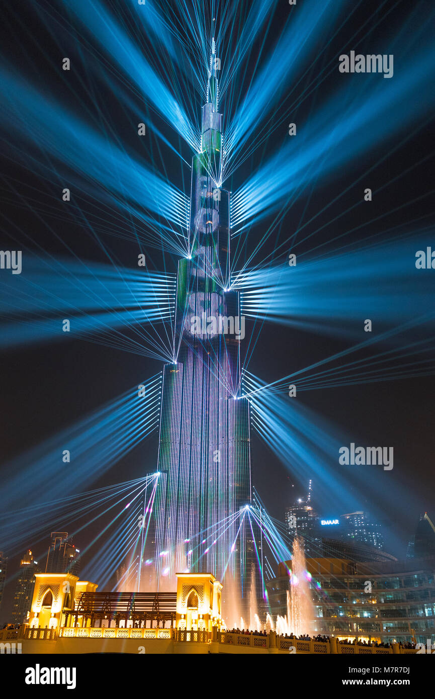 Burj Khalifa Lasershow Stockfotos Und Bilder Kaufen Alamy