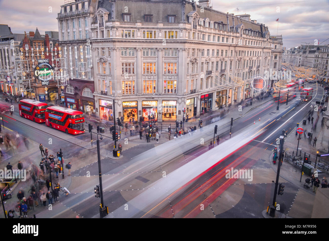 Oxford Circus Zwischen Oxford Street Und Regent Street London Ikonischen Wahrzeichen Von Oben Stockfotografie Alamy