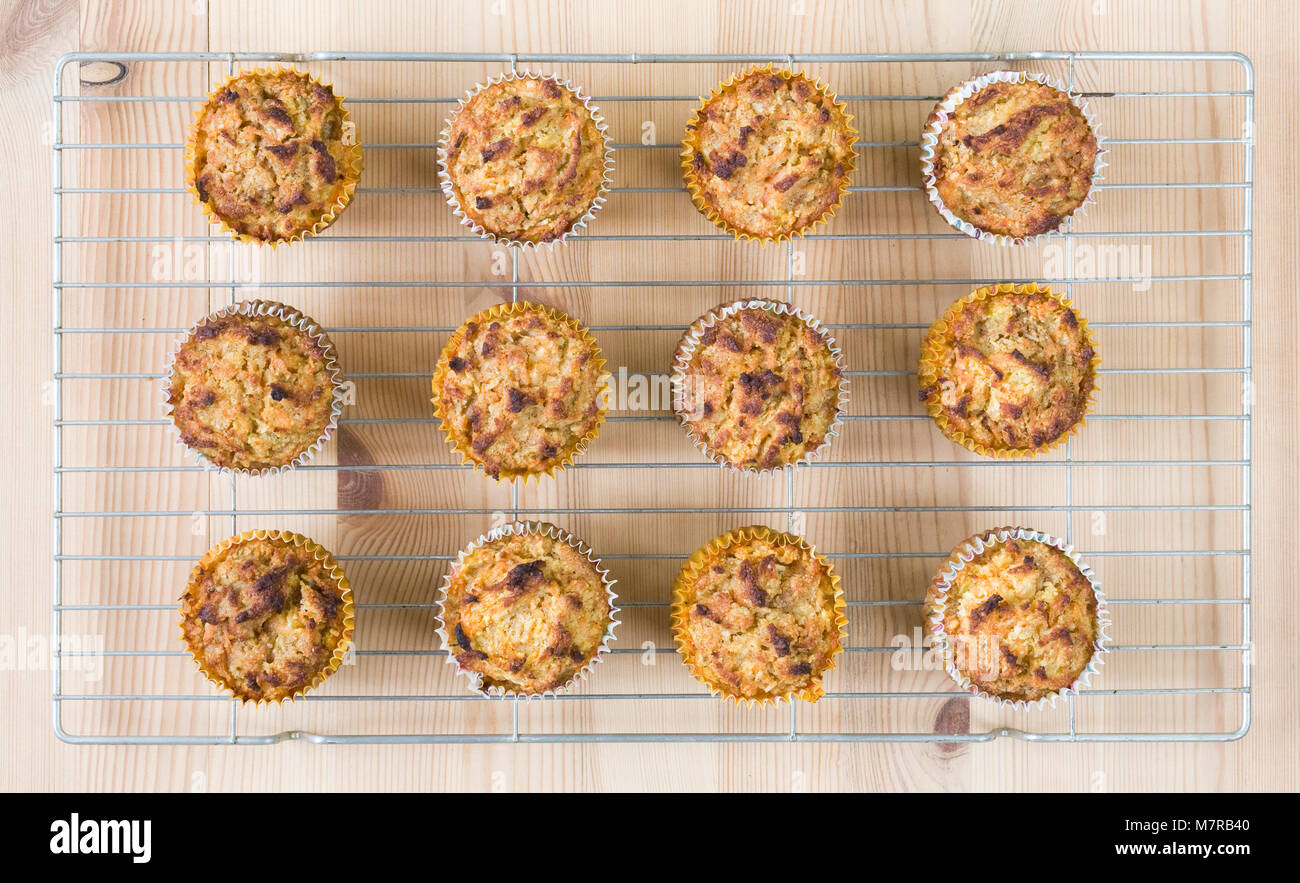 Hausgemachte Karotte und Kokos Muffins. Stockfoto