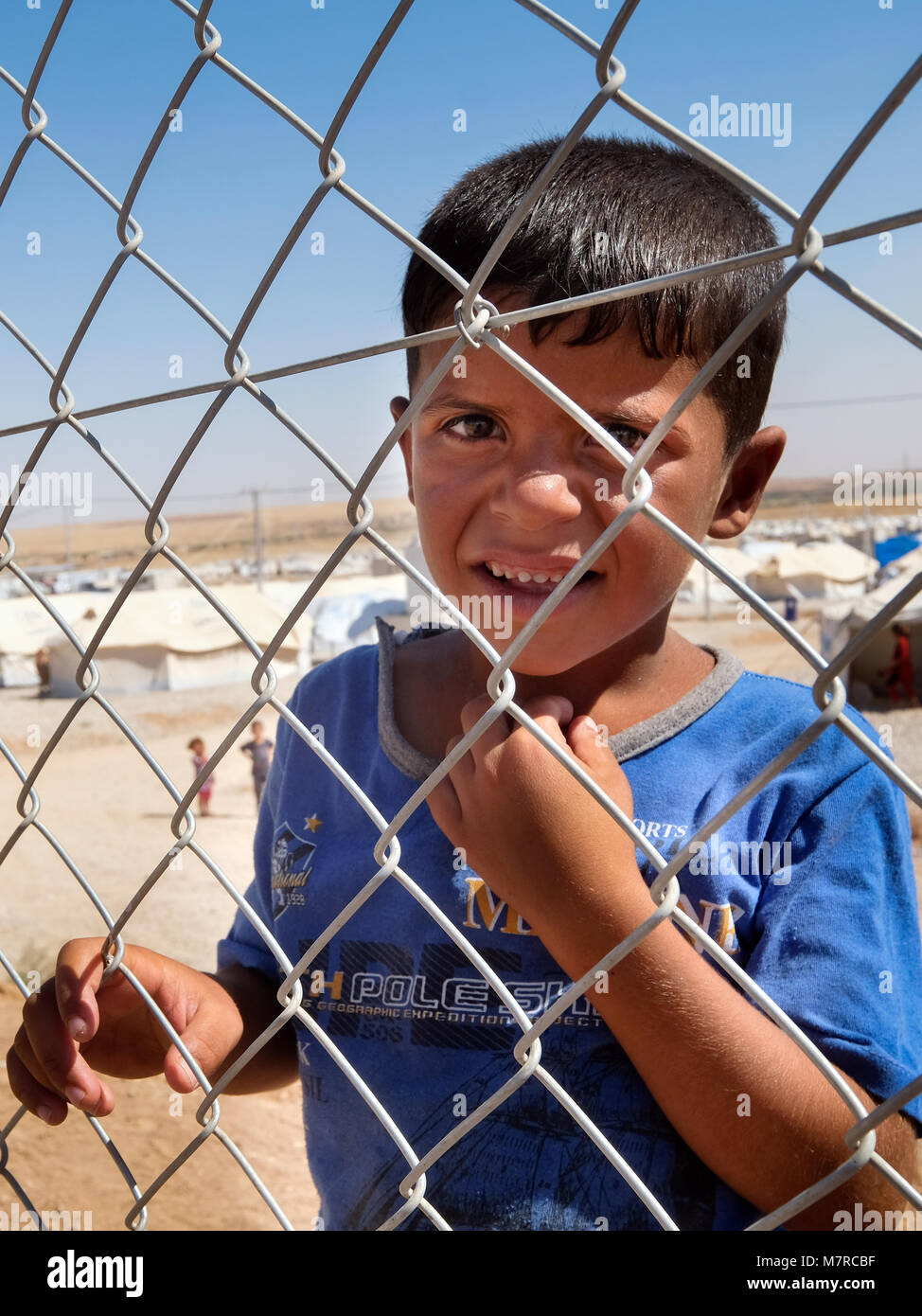 Kurdische Kind in Hasansham Flüchtlingslager für intern Vertriebene (IDP) aus Mossul in der Nähe von Erbil im Norden des Irak, Kurdistan Stockfoto