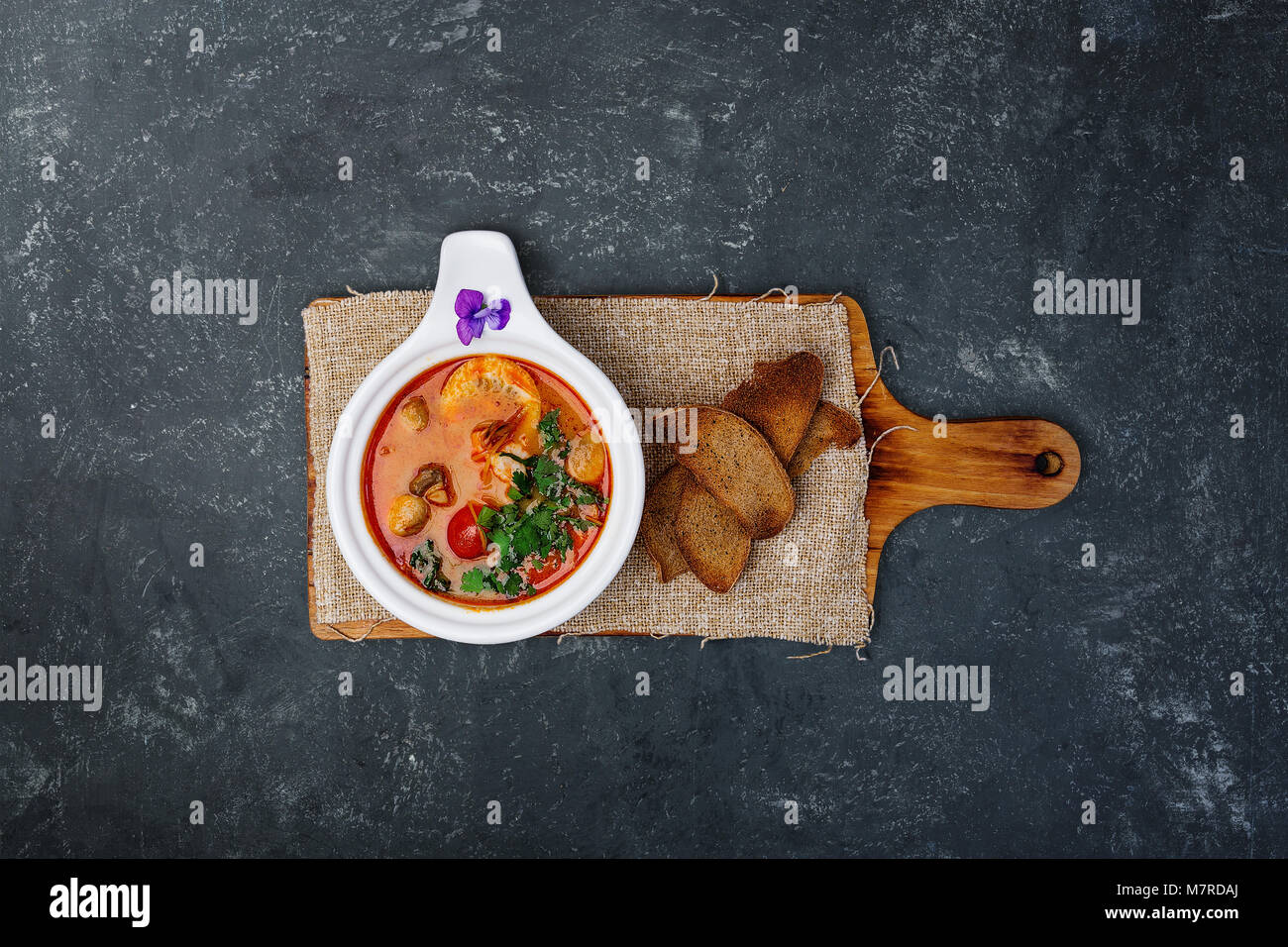 Tom Yam Suppe mit Garnelen. Stockfoto