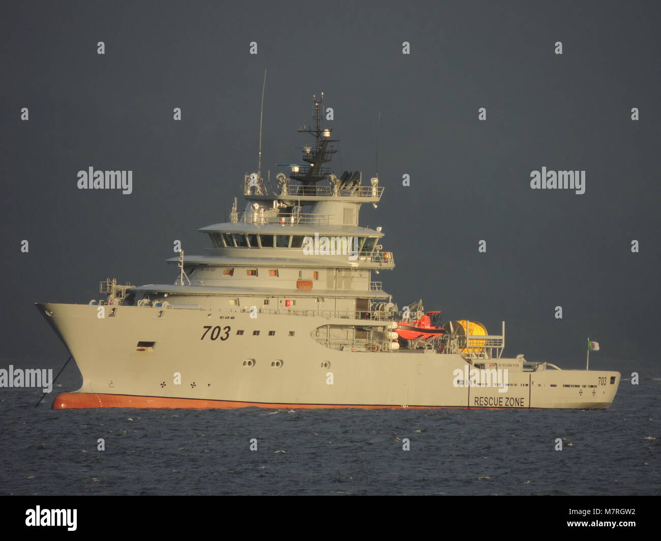 El Moussanid (703), ein El Moundjid-Klasse Not abschleppen Schiff durch die algerische Marine betrieben, auf die vor der Zustellung laufen Versuche auf den Firth of Clyde. Stockfoto
