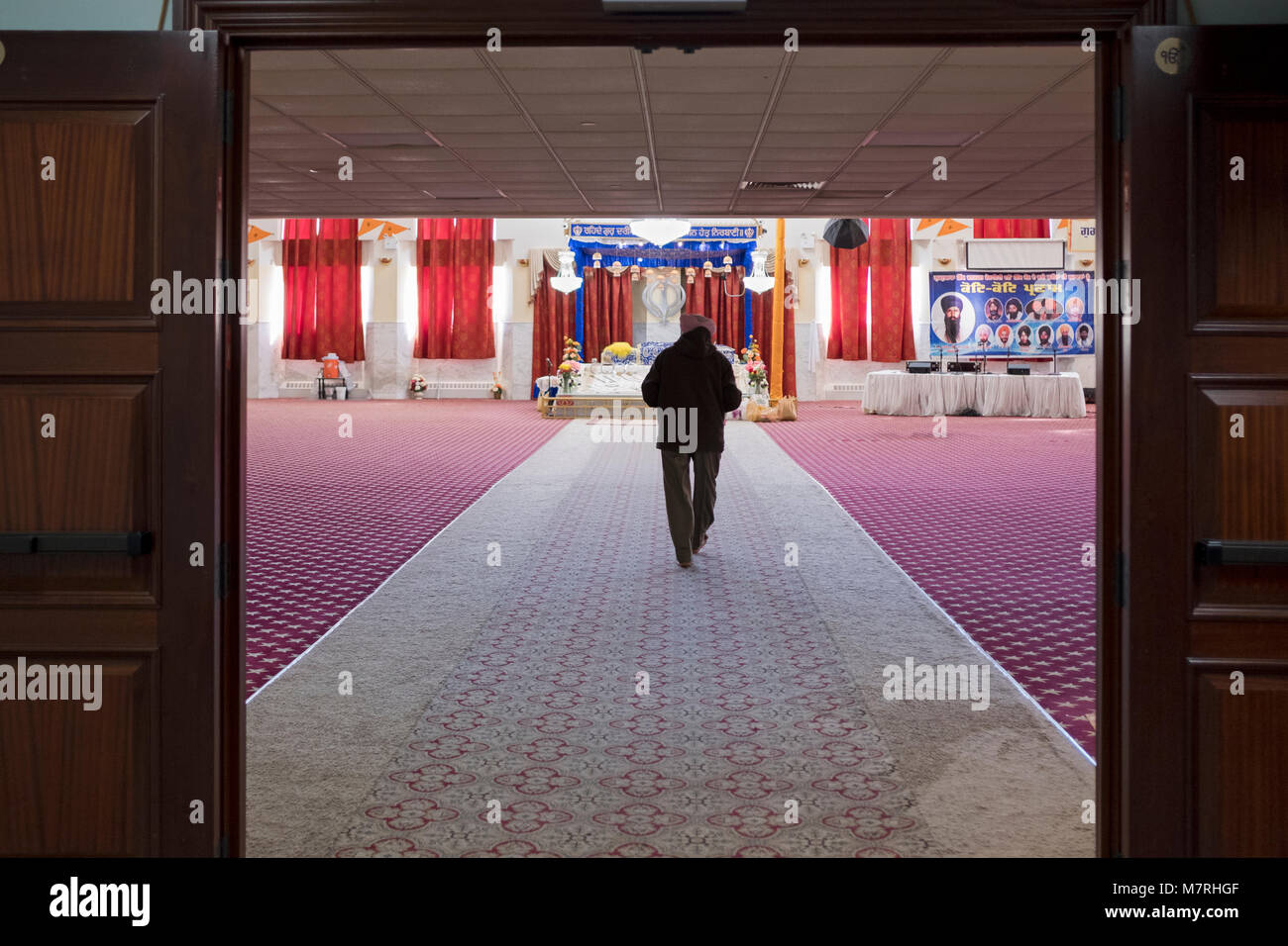 Ein Sikh Mann in einem Turban in den Gurdwara Sikh Kulturellen Gesellschaft in South Richmond Hill, Queens, New Yok Stockfoto