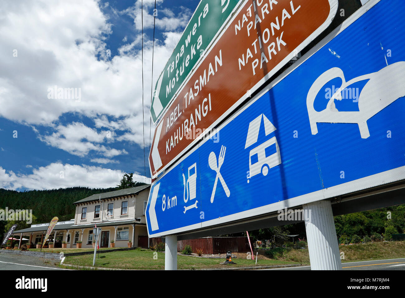 Schild und Flat Rock Cafe, Kohatu, Nelson, Südinsel, Neuseeland Stockfoto