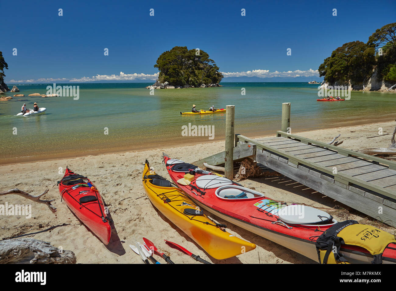 Kajaks, Mosquito Bay, Abel Tasman National Park, Nelson, Südinsel, Neuseeland Stockfoto