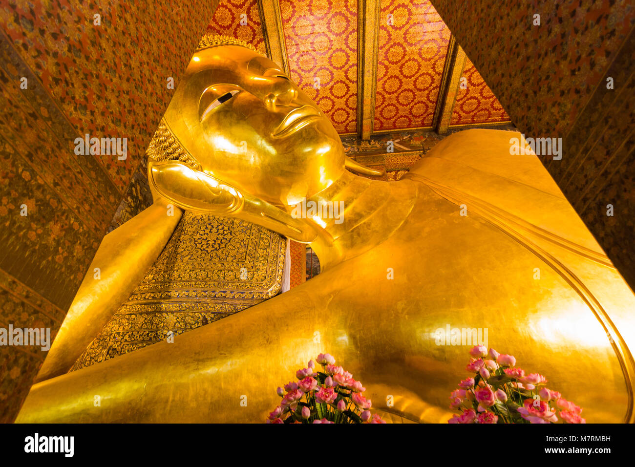 Wat-Pho, Bangkok Thailand: - 3. März, 2018: -: Wat Pho oder der offizielle Name ist Wat Pho, den ältesten Tempel ist das Zuhause ein Paar, Wat Pho eine beliebte mit vi Stockfoto
