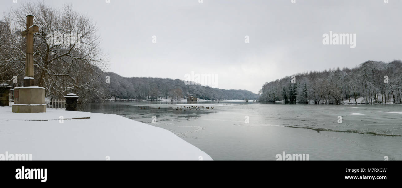 Newmillerdam, See, Bootshaus und Umgebung, Wakefield, West Yorkshire, UK. Stockfoto