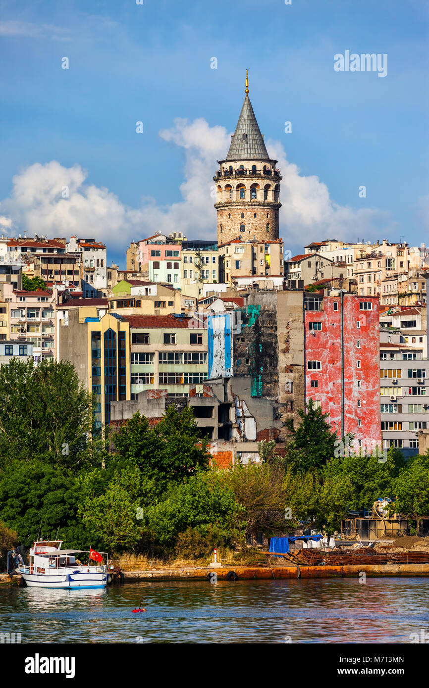 Türkei, Istanbul, Stadtbild mit Galata Turm, Stadtteil Beyoglu. Stockfoto