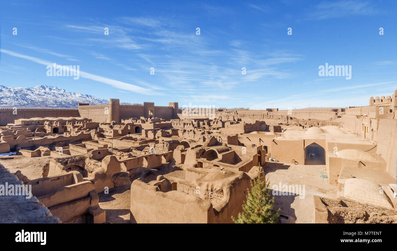 Antike Stadt aus Sand gebaut in der Nähe Kerman. Heute aufgegeben, ähnlichen Platz wie Bam, kleinere, aber heute sieht besser aus Dann nur noch Ruinen. Zitadelle Rayen Stockfoto