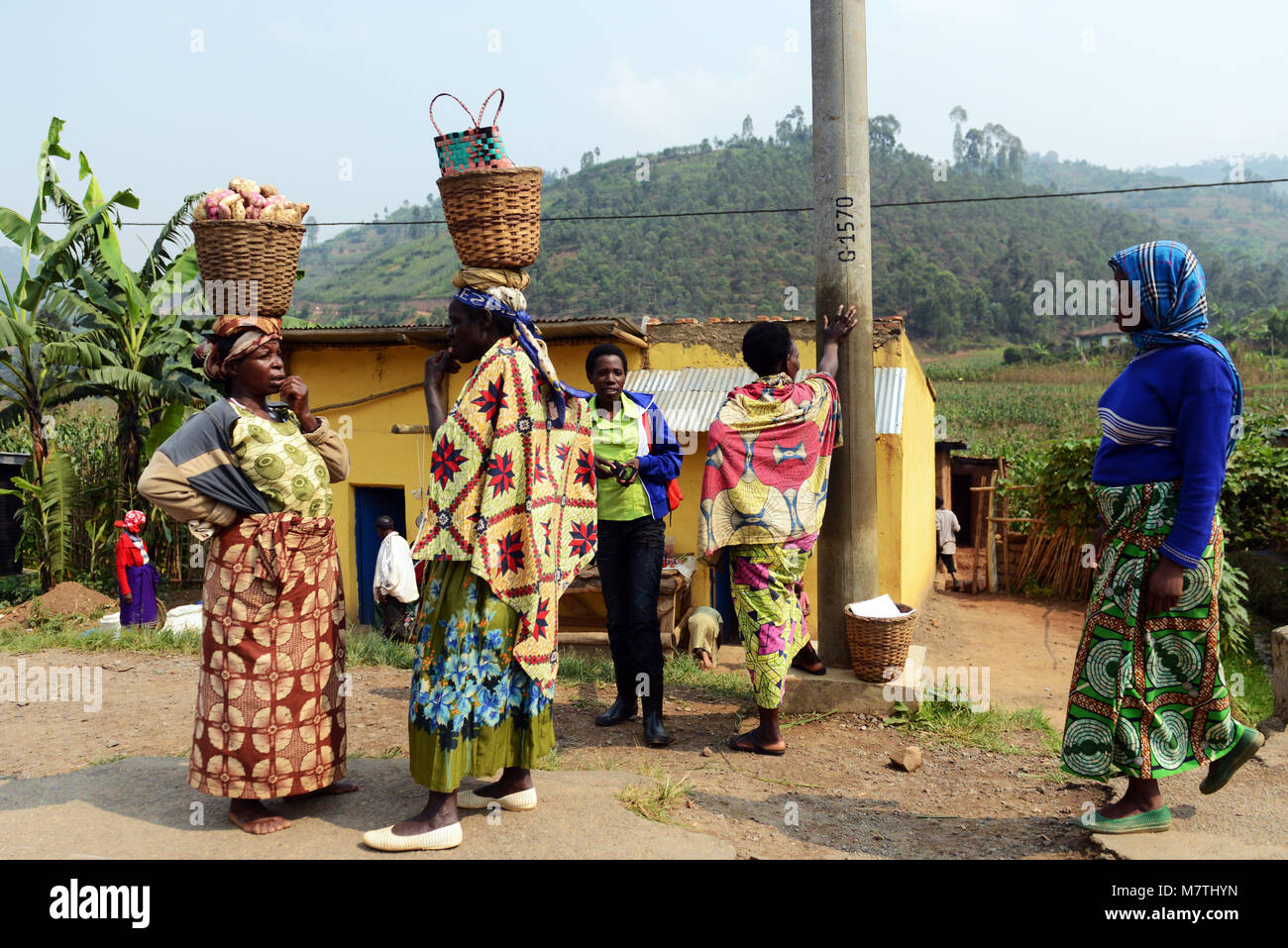 Täglich Szene entlang der Straßen der nördlichen Ruanda. Stockfoto