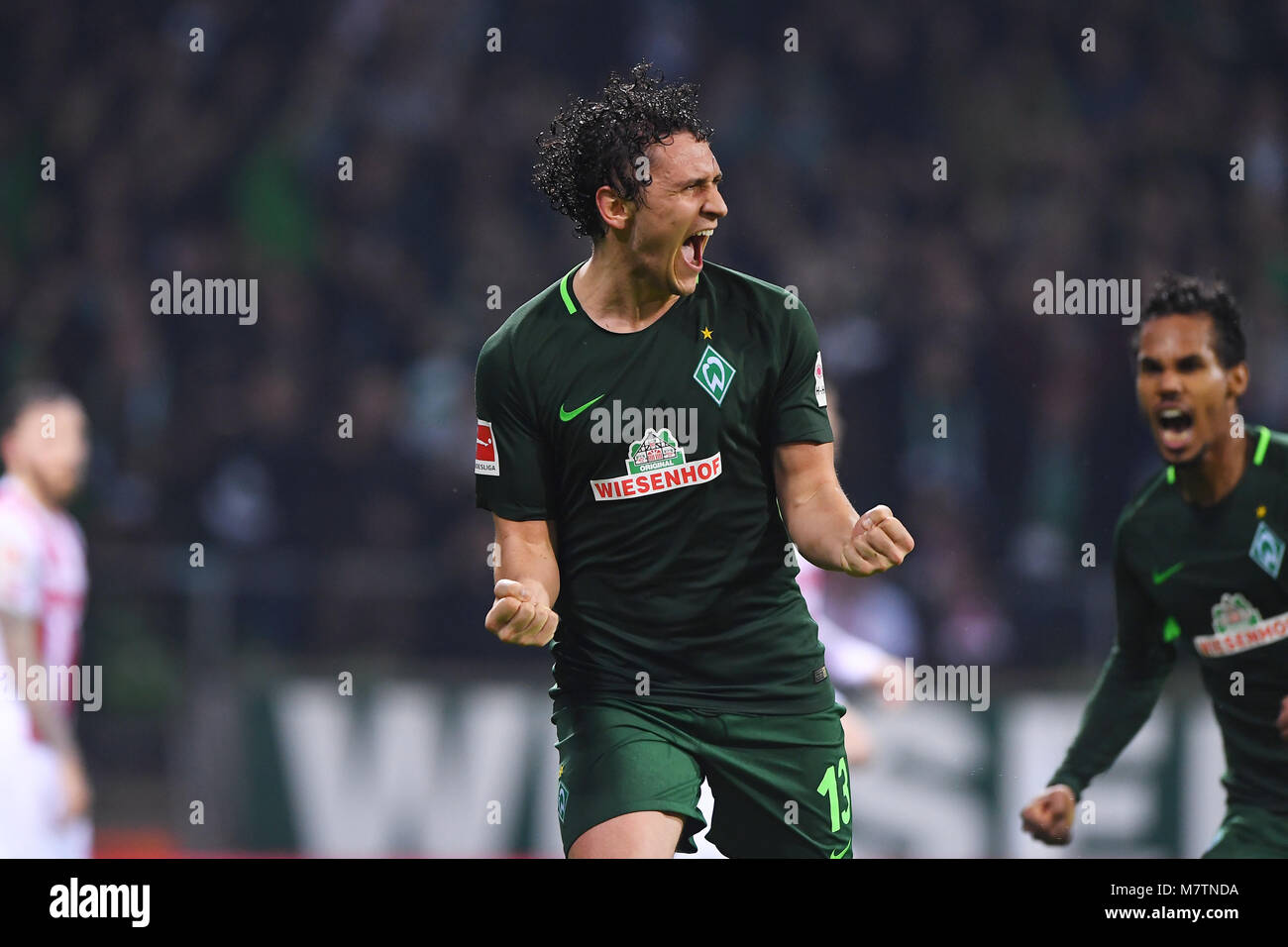 Jubel über das Tor zum 1:0: Veljkovic goalschuetze Milos (Werder Bremen). GES/Fussball/1. Bundesliga: Werder Bremen - 1. FC Köln, 12.03.2018 Fußball: 1.Liga: Werder Bremen vs FC Köln, Bremen, 12. März 2018 | Verwendung weltweit Stockfoto