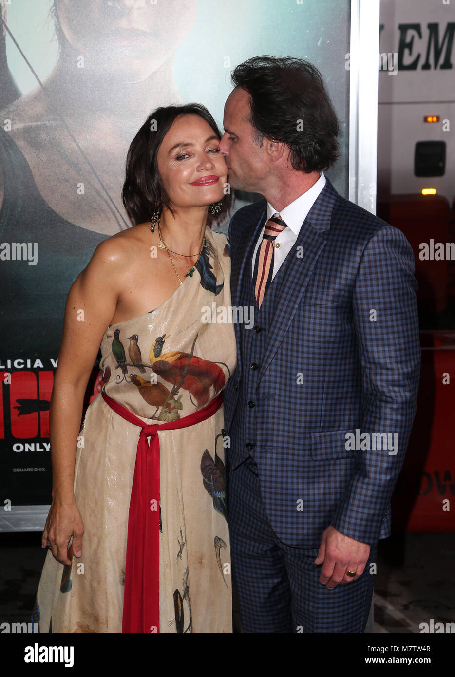 Hollywood, USA. 12 Mär, 2018. Nadia Conners, Walton Goggins, an die US-Premiere von "Tomb Raider" an der TCL Chinese Theatre in Hollywood, Kalifornien am 12. März 2018. Credit: Faye Sadou/MediaPunch Credit: MediaPunch Inc/Alamy leben Nachrichten Stockfoto