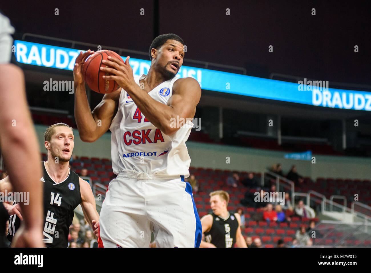 Riga, Lettland. 12. März, 2018. VTB League Spiel zwischen VEF Riga und CSKA Moskau Teams. Credit: gints Ivuskans/Alamy leben Nachrichten Stockfoto