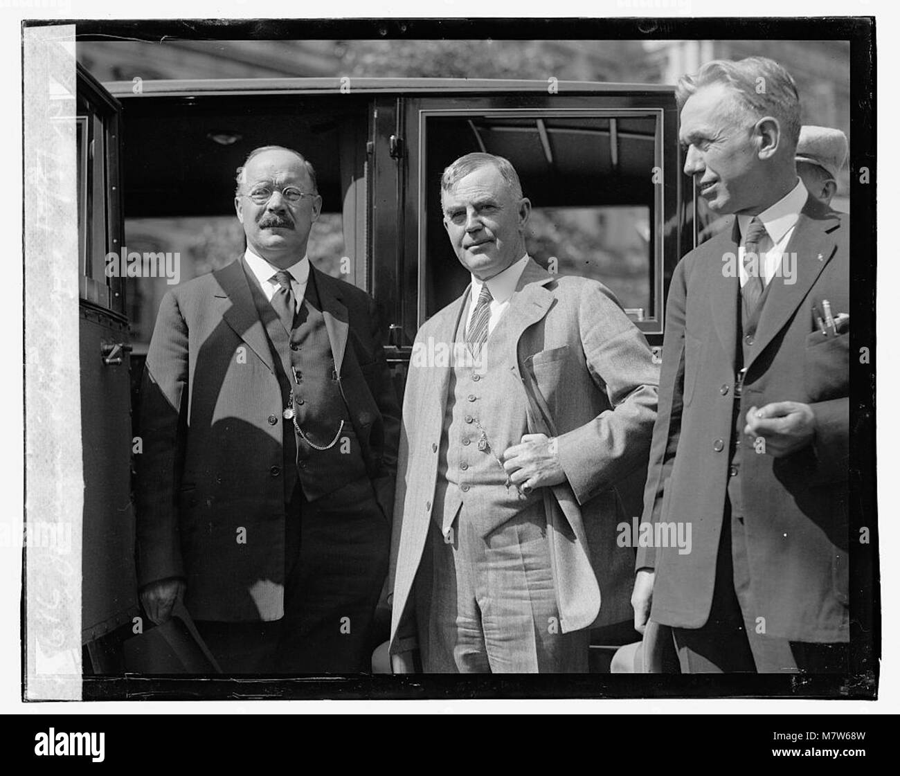 Ein Foto von Johnson & Wallace vom 3. Oktober 1923, das Einzelpersonen oder eine Veranstaltung darstellt, die sich auf die geschäftliche oder persönliche Geschichte dieser Zeit bezieht. Stockfoto