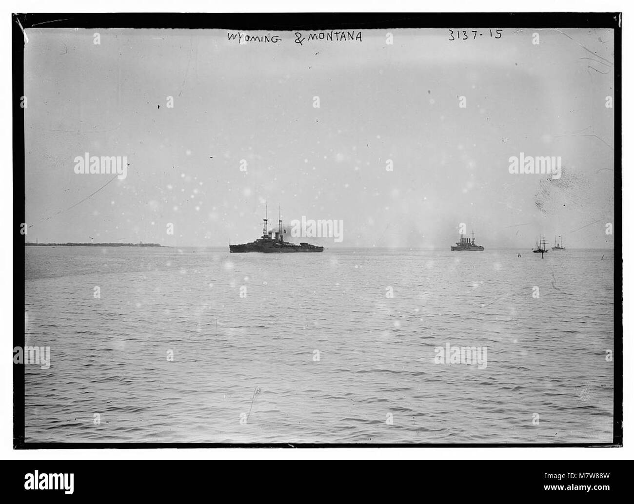 Ein malerischer Blick auf die Regionen Wyoming und Montana, der die natürliche Landschaft, die Berge und die offenen Flächen hervorhebt, die die beiden bundesstaaten definieren. Stockfoto