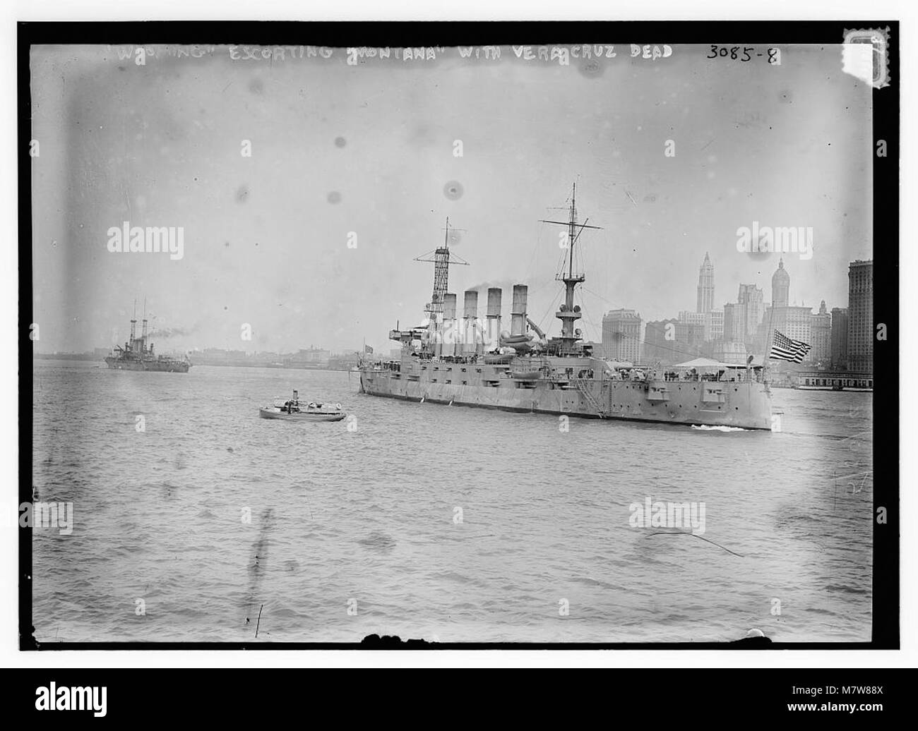 Ein historisches Bild von Wyoming, das Montana mit der Leiche von Vera Cruz begleitet, wahrscheinlich mit Bezug auf ein bedeutendes militärisches oder historisches Ereignis. Stockfoto
