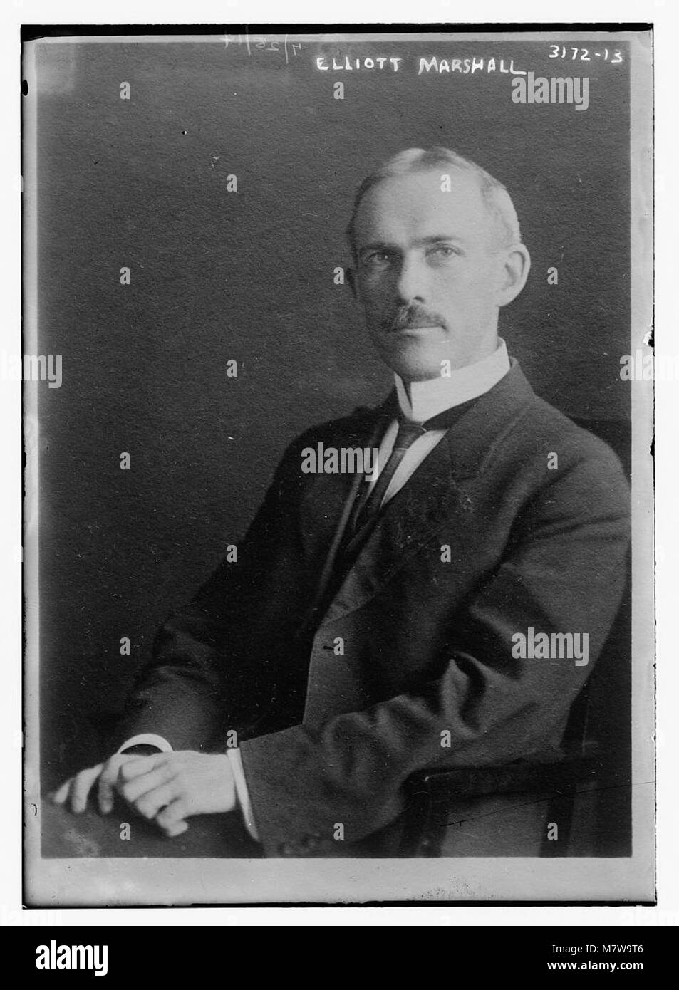 Dies ist ein Porträt von Elliott Marshall, der zu seinen Lebzeiten zu verschiedenen Feldern beigetragen hat. Das Foto erinnert an seinen Einfluss auf seine Gemeinde und die Industrie, in der er tätig war. Stockfoto