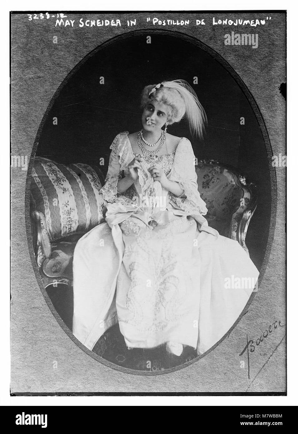 May Scheider trat in der Operette Postillon de Longjumeau auf und zeigte ihre Talente als Sängerin und Schauspielerin in einer populären europäischen Musikproduktion. Stockfoto