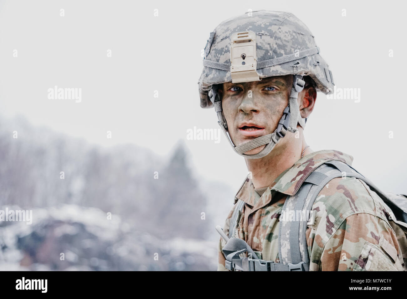Soldat auf ruckmarch Stockfoto
