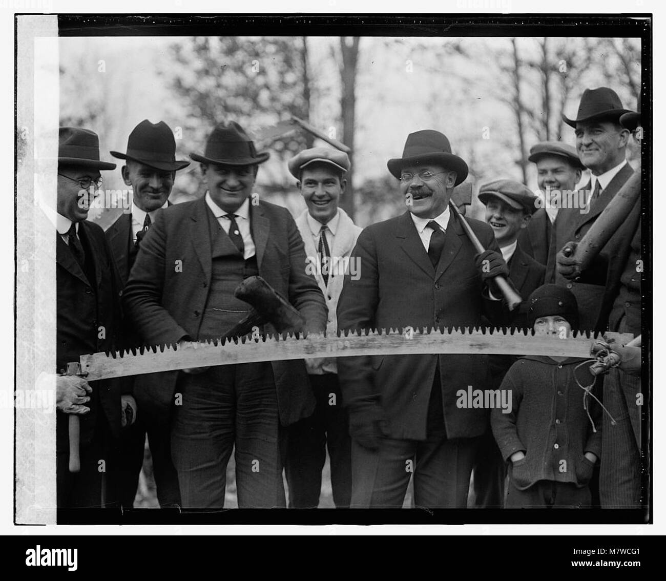 Eine Fotografie der Senatoren Frazier und Johnson, aufgenommen am 2. Januar 1924, die die beiden politischen Persönlichkeiten zeigt. Dieses historische Bild ist Teil der Library of Congress Sammlung. Stockfoto