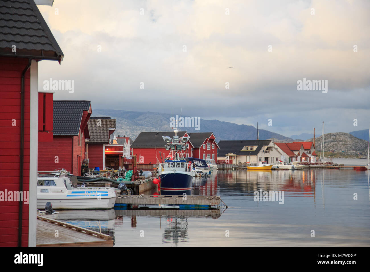 Kalvaag - einem kleinen Dorf in Bremanger Norwegen - einst eine der größten Fischerdörfer an der Küste, heute eine attraktive touristische Destination Stockfoto