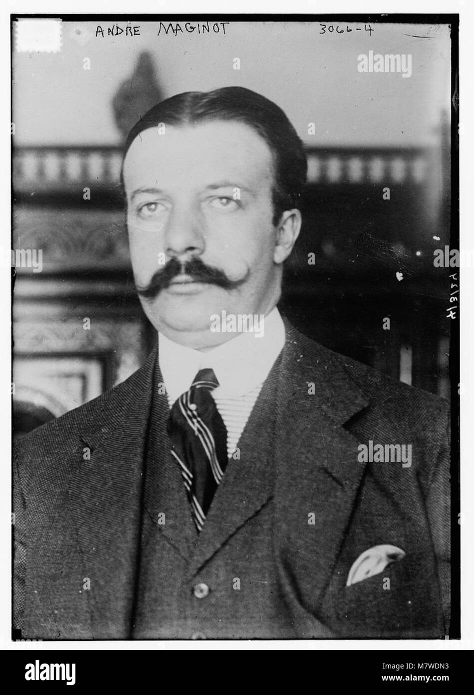 Ein Porträt oder Foto von Andre Maginot, der französischen politischen Figur, die für die Maginot-Linie bekannt ist, die ein militärisches Verteidigungssystem war, das im 20. Jahrhundert gebaut wurde. Stockfoto