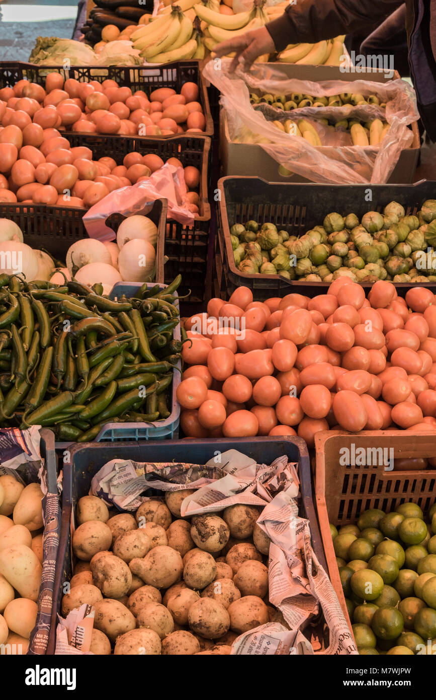 Markt für Obst und Gemüse in der Stadt Tlalpujahua in Mexiko Stockfoto