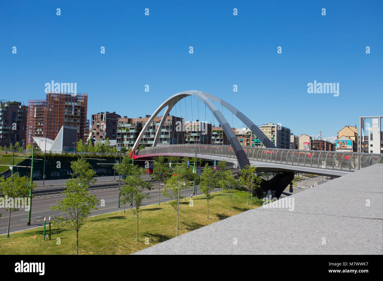 Mailand, Italien, 7. Juni 2017 - Die moderne Brücke in den neuen Bereich der Portello, Mailand, Italien Stockfoto