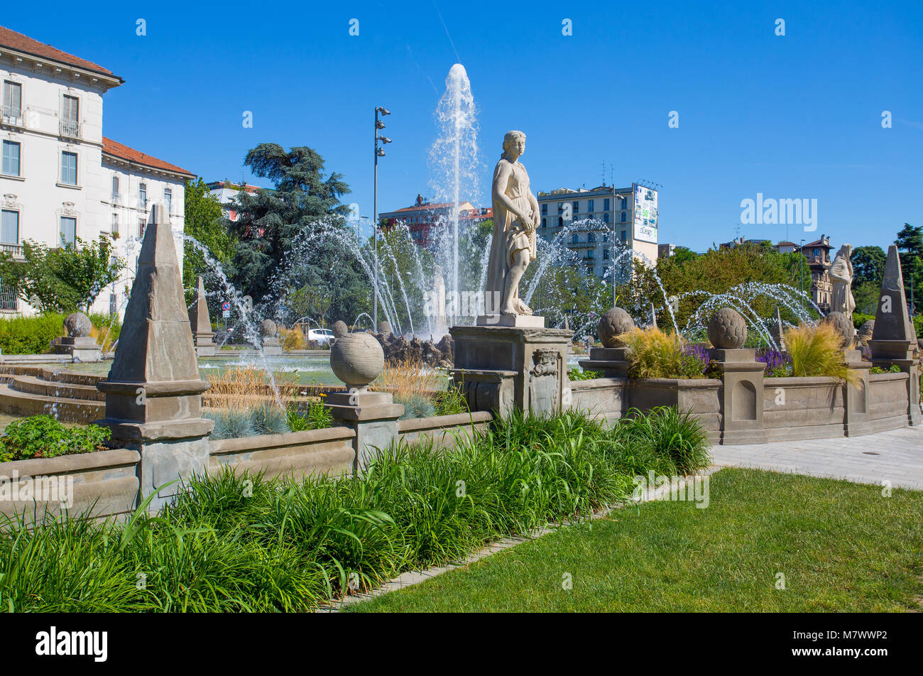 Mailand, Italien, 7. Juni 2017 - Vier Jahreszeiten Brunnen, Giulio Cesare Square, 3 Torri, Mailand, Italien Stockfoto