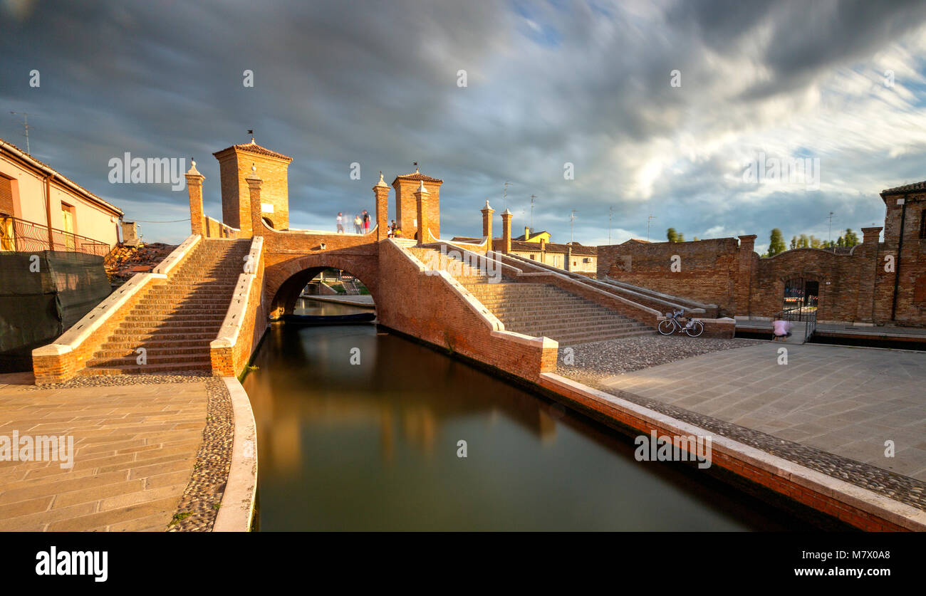 Trepponti Brücke, Comacchio Dorf, Ferrara, Emilia Romagna, Italien Stockfoto