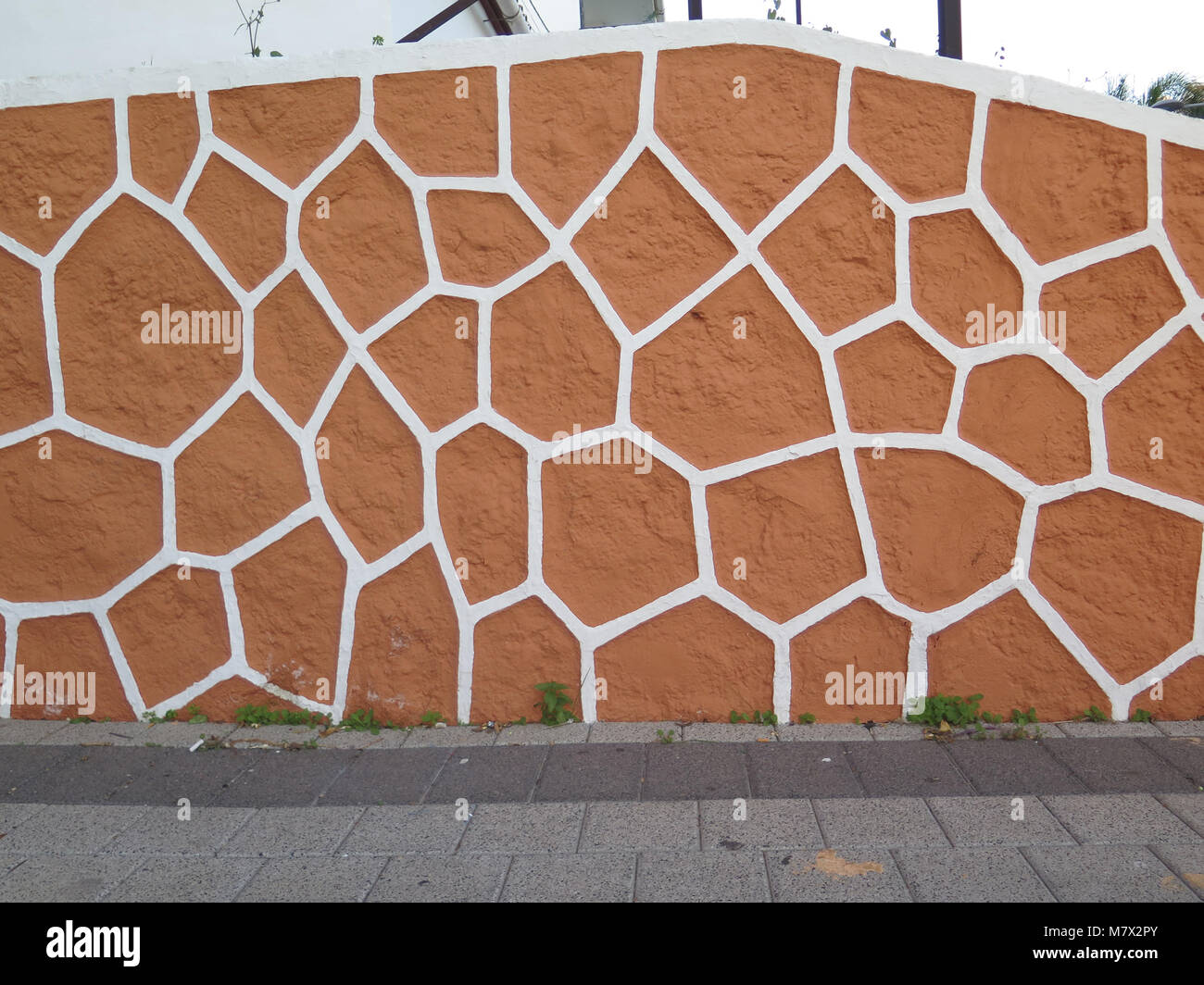 Nahaufnahme der Wand mit Formen im Dorf in Andalusien Stockfoto