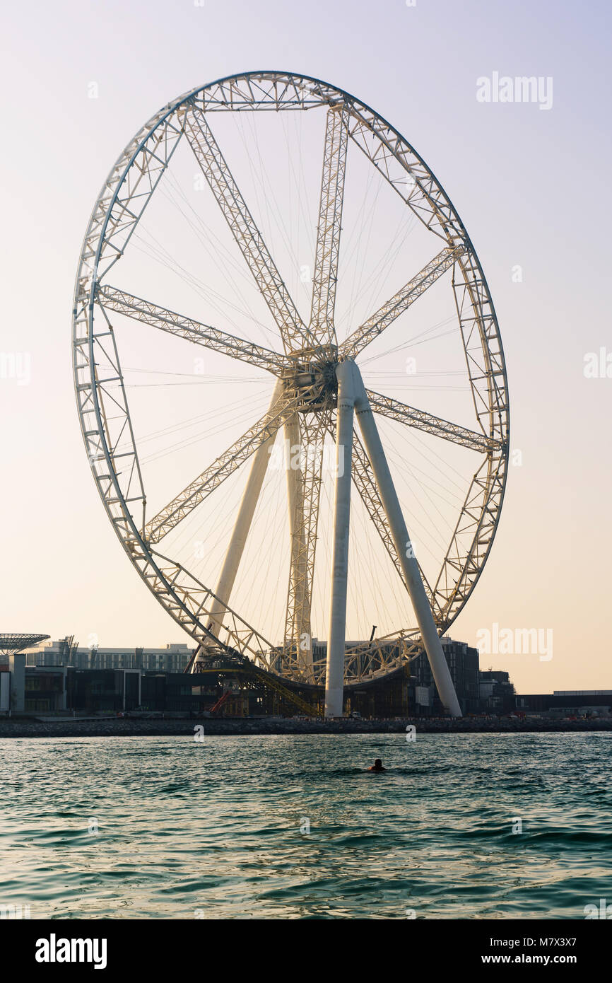 Ain Dubai Riesenrad auf jbr Strand mit Meerblick Stockfoto