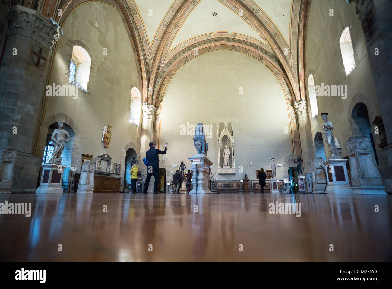 Florenz. Italien. Museo Nazionale del Bargello, großer Ratssaal aka Salone di Donatello. (Bargello Nationalmuseum) Stockfoto