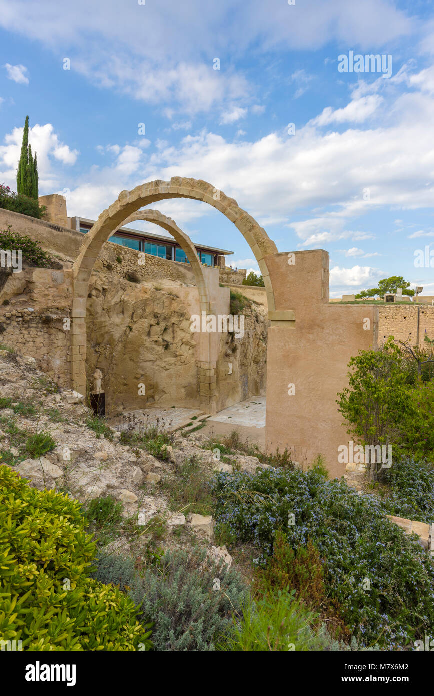 Ruinen von Burg Santa Barbara in Alicante, Spanien. Stockfoto