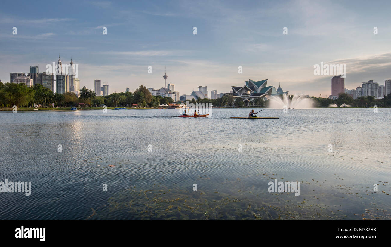 Die titiwangsa Lake Gardens liegt direkt neben dem geschäftigen Jalan Tun Razak im Herzen von Kuala Lumpur. Stockfoto